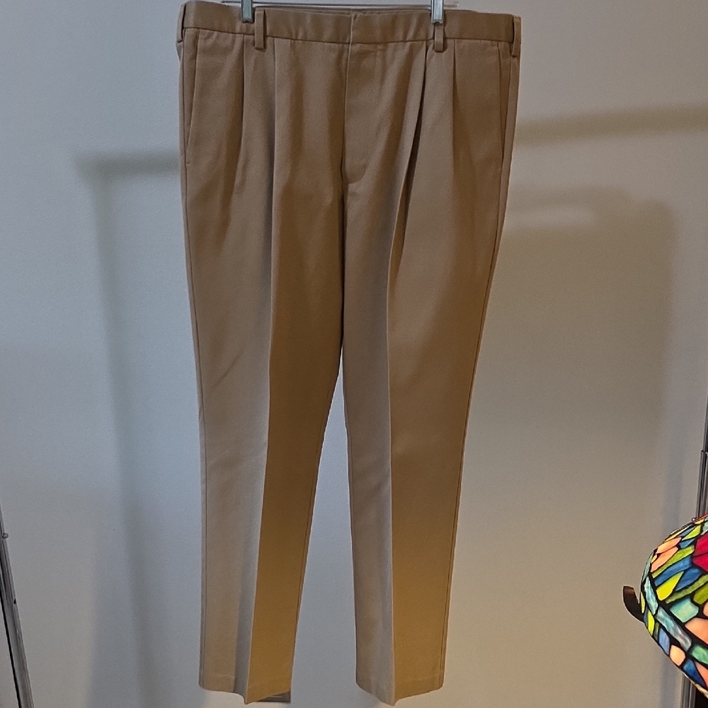 Dockers Men's Classic Khaki Dress Pants